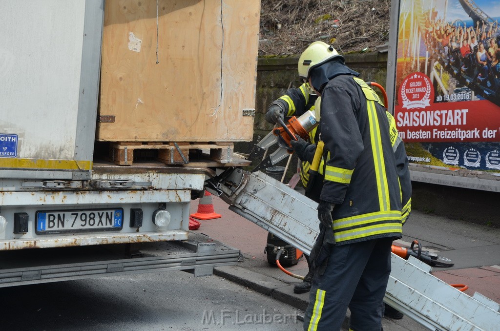 LKW Bruecke Koeln Deutz Opladenestr Deutz Muelheimerstr P115.JPG - Miklos Laubert